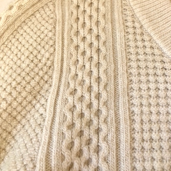 H&M White Pattern Knit Sweater - Size Small - Picture 6 of 8